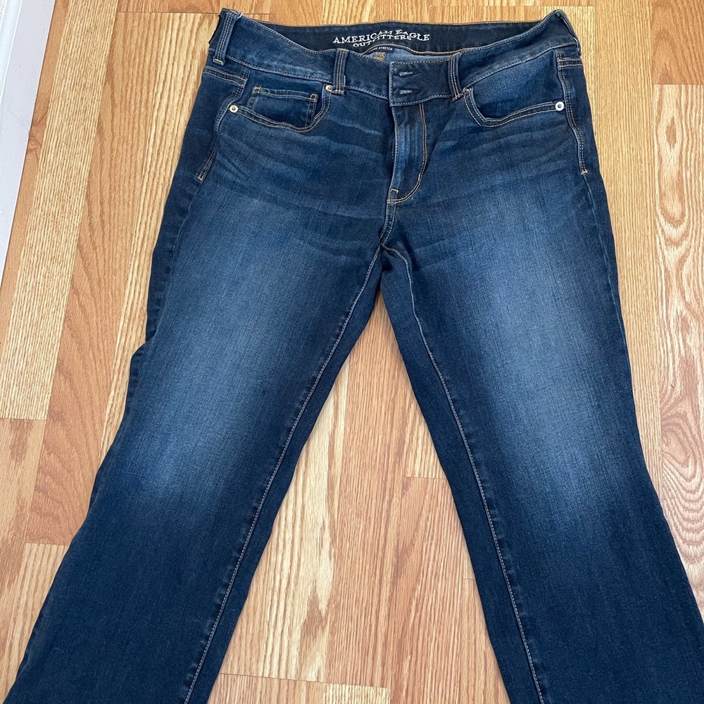 AE artist crop NWOT
